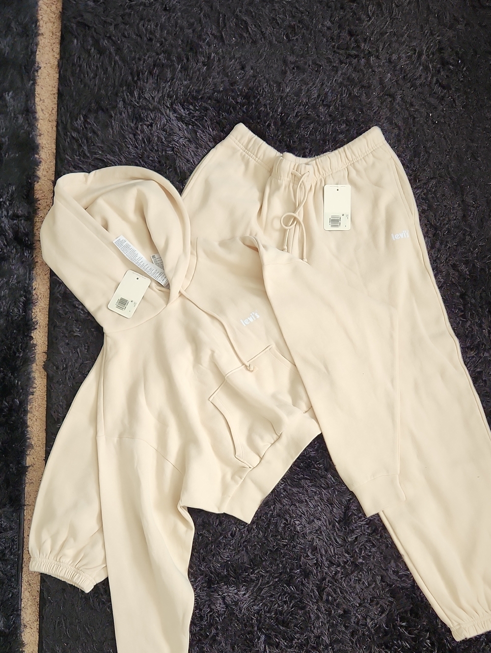 Levi's Junior Cream Sweatshirt & Joggers Set!! Cute And Brand New!!